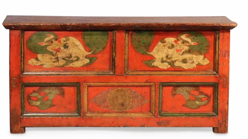 Snow Lion Design in Tibetan Furniture