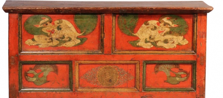 Snow Lion Design in Tibetan Furniture